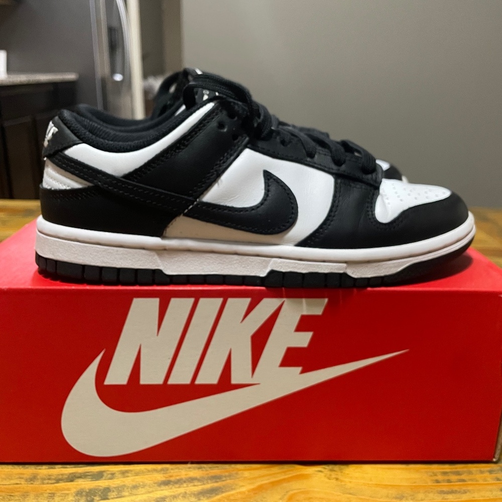 Womens Panda Dunks sz 6